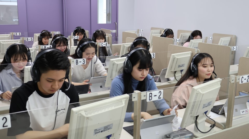 通訳教室で生教材を使って授業